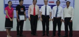 Giving certificate to UP COMT student
