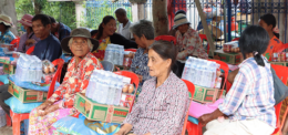 FLOOD RELIEF in Banteay Meanchey and Battambang